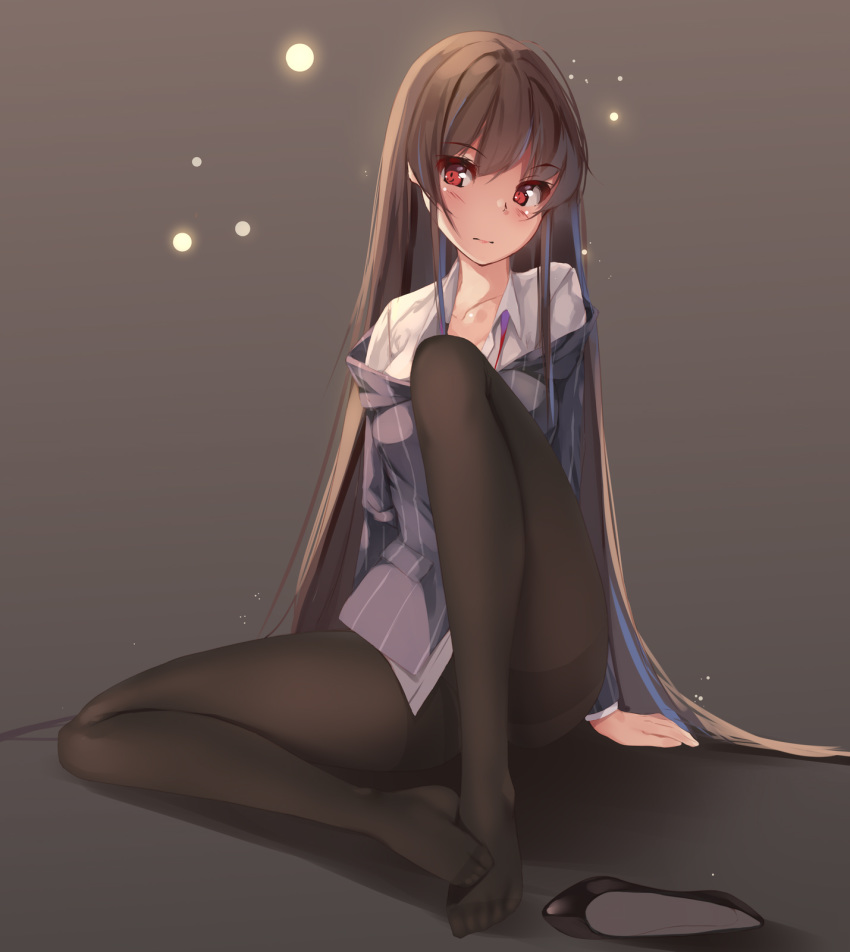 akasaka_yuri black_footwear black_pantyhose blush brown_hair commentary_request feet female full_body grey_background highres knee_up long_hair looking_at_viewer original pantyhose red_eyes shoes sidelocks simple_background sitting solo striped thighband_pantyhose unworn_shoes vertical_stripes very_long_hair yumemi_(kiowa)