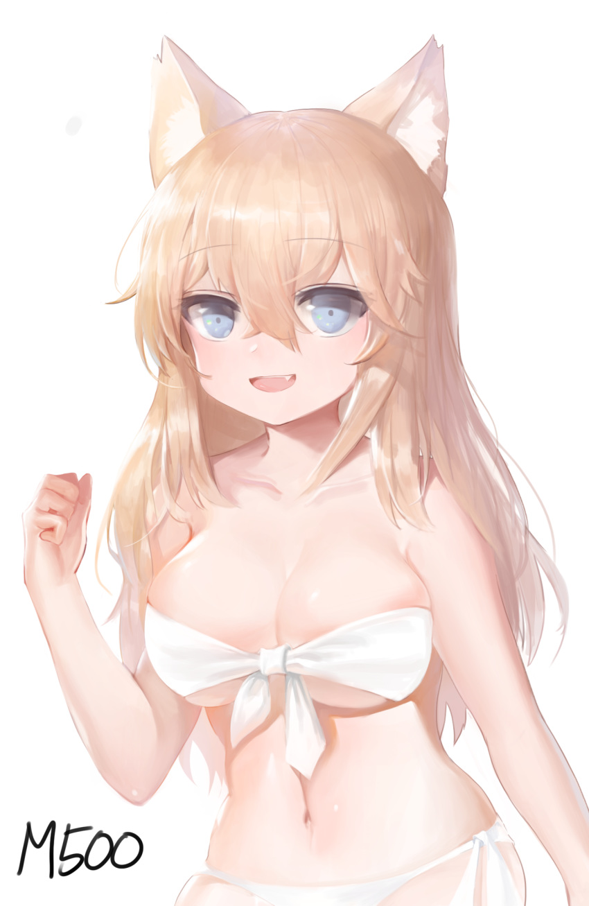 :d animal_ear_fluff animal_ears bad_id bad_pixiv_id bare_arms bare_shoulders bikini blue_eyes blush breasts cat_ears cleavage collarbone commentary_request dokomon female front-tie_top girls'_frontline hair_between_eyes hand_up highres korean_commentary light_brown_hair long_hair looking_at_viewer m500_(girls'_frontline) medium_breasts navel oerba_yun_fang open_mouth side-tie_bikini_bottom simple_background skindentation smile solo swimsuit very_long_hair white_background white_bikini