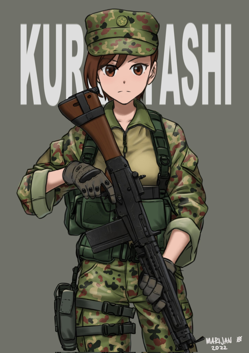 2022 artist_name battle_rifle brown_eyes brown_hair camouflage character_name commentary cowboy_shot female gate_-_jieitai_ka_no_chi_nite_kaku_tatakaeri gloves grey_background grey_gloves gun hat highres holding holding_gun holding_weapon howa_type_64 kuribayashi_shino looking_at_viewer mardjan military military_hat military_uniform rifle short_hair simple_background solo uniform weapon