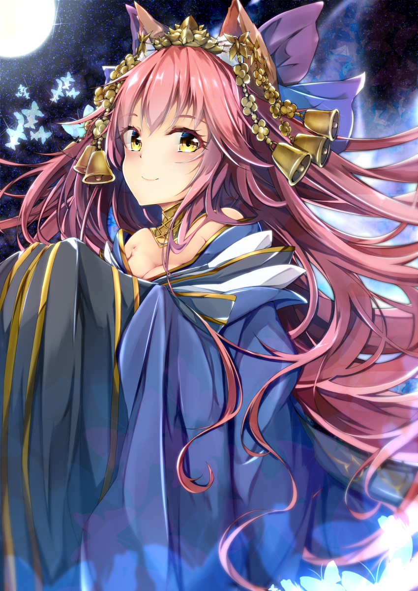 animal_ears bell breasts bug butterfly cleavage commentary_request cucchiore fate/grand_order fate_(series) female fox_ears fox_tail full_moon highres japanese_clothes large_breasts long_hair looking_at_viewer moon night night_sky official_alternate_costume outdoors pink_hair pixiv_fate/grand_order_contest_2 sky solo tail tamamo_(fate) tamamo_no_mae_(fate/extra) tamamo_no_mae_(third_ascension)_(fate) yellow_eyes