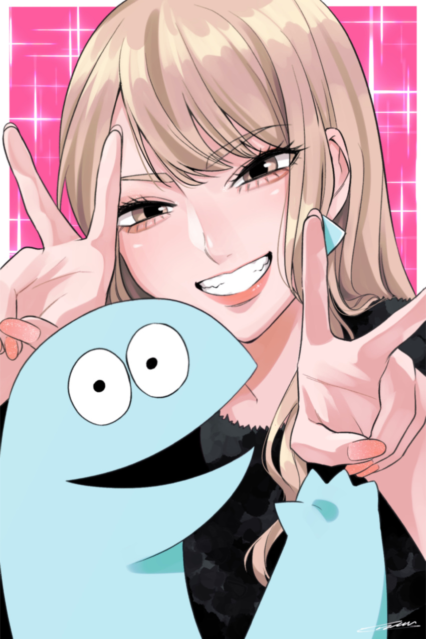 artist_name dinosaur_(gal_to_kyouryuu) earrings enkadesukedo female gal_to_kyouryuu grin gyaru hand_up highres jewelry kaede_(gal_to_kyouryuu) light_brown_hair lipstick looking_at_viewer makeup pink_background pink_nails smile upper_body v