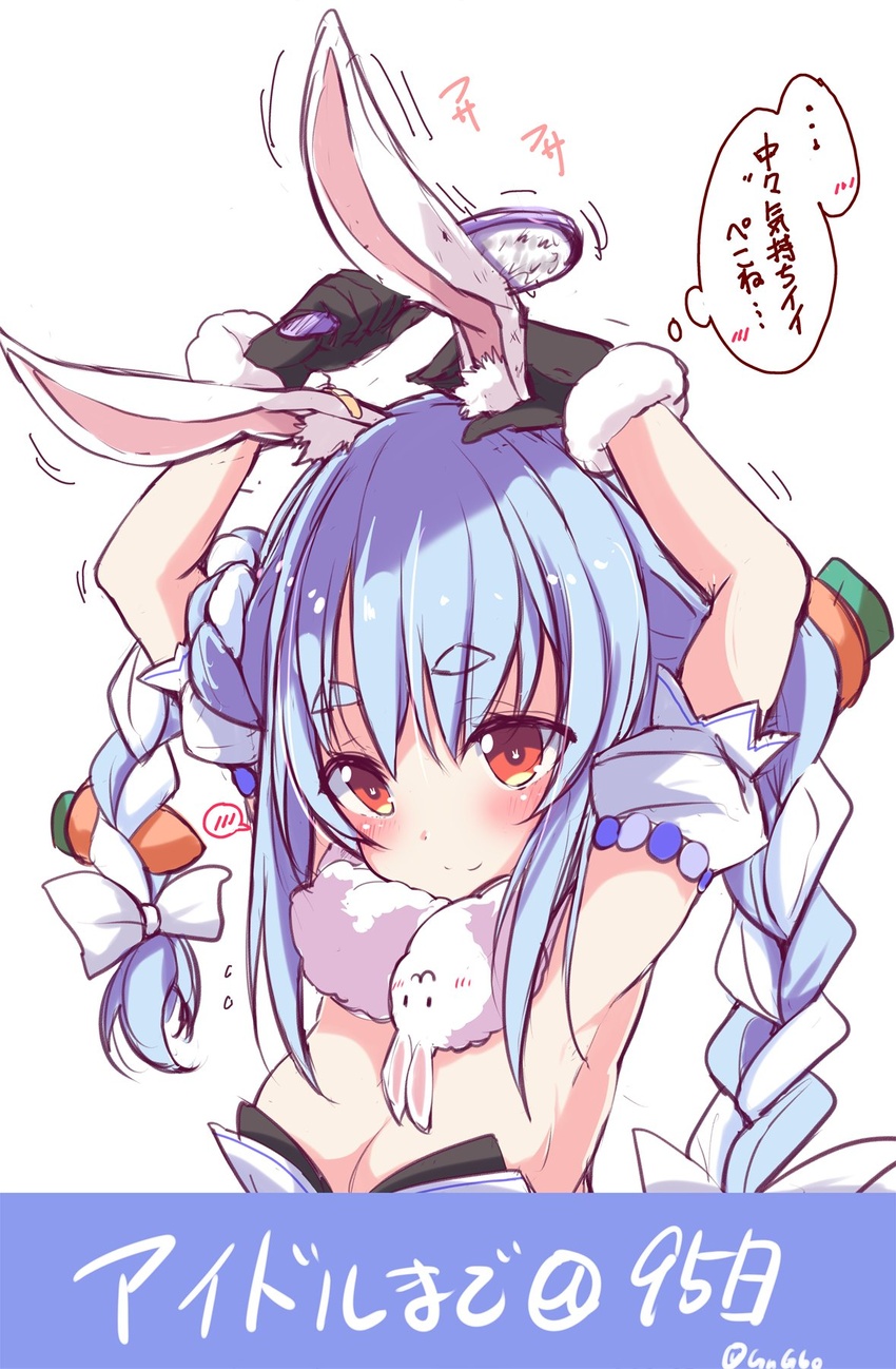 animal_ears armpits black_gloves blue_hair bow braid breasts carrot_hair_ornament cleavage comb commentary_request cropped detached_sleeves don-chan_(usada_pekora) female food-themed_hair_ornament fur-trimmed_gloves fur_trim gloves hair_ornament hairbow highres hololive long_hair medium_breasts multicolored_hair nanaume_(shichimi_tougarashi) orange_eyes rabbit-shaped_pupils rabbit_ears rabbit_girl short_sleeves smile solo symbol-shaped_pupils thick_eyebrows translation_request twin_braids two-tone_hair upper_body usada_pekora usada_pekora_(1st_costume) virtual_youtuber white_hair