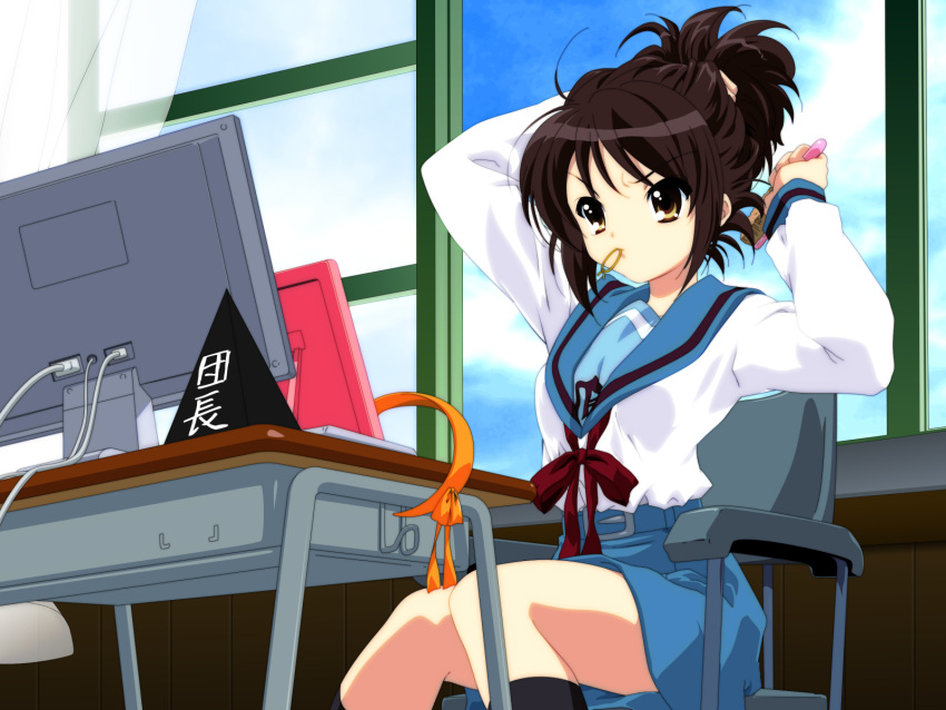 black_socks blue_sailor_collar brushing_hair brushing_own_hair classroom comb computer danchou_pyramid desk female hair_brush highres ikeda_shouko indoors kita_high_school_uniform mouth_hold sailor_collar school_desk school_uniform socks solo suzumiya_haruhi suzumiya_haruhi_no_yuuutsu winter_uniform