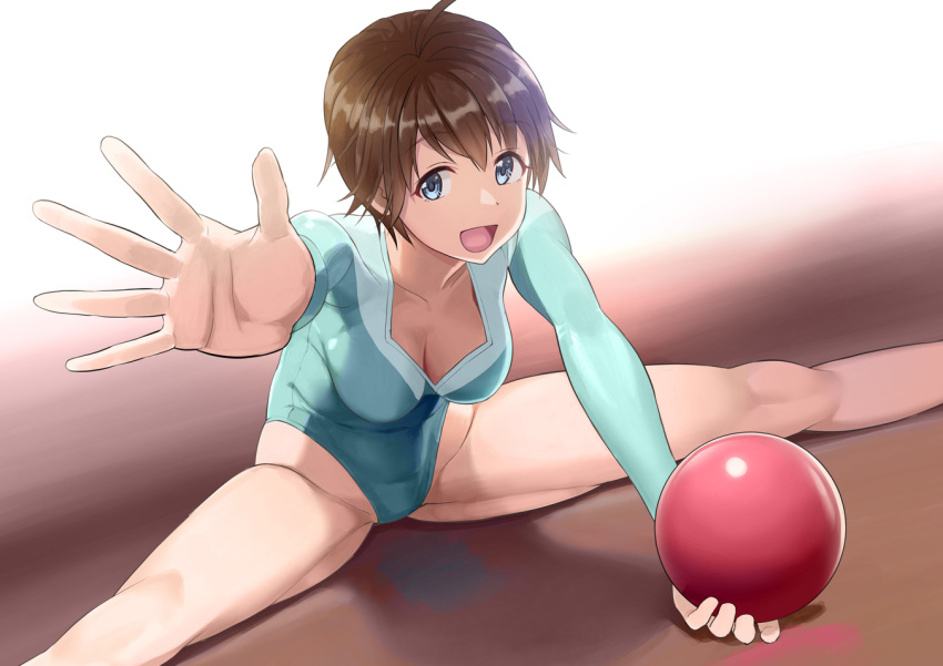 :d ahoge athletic_leotard ball blue_eyes blue_leotard breasts brown_background brown_hair cleavage feet_out_of_frame female foreshortening gymnastics indoors leotard medium_breasts open_mouth rhythmic_gymnastics shadow short_hair smile solo split stretching tomato_(madanai_the_cat) yasumi-chan yasumi_(yasumi-chan)