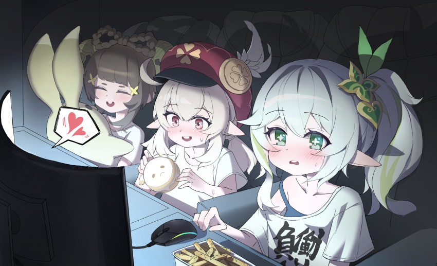 +_+ 3girls blonde_hair blue_hair blush brown_eyes brown_hair closed_eyes clothes_writing collarbone commentary_request computer_mouse desk food genshin_impact green_eyes green_hair hair_ornament hat heart high_ponytail highres idolmaster idolmaster_cinderella_girls indoors jumpy_dumpty klee_(genshin_impact) long_hair looking_at_object monitor multicolored_hair multiple_girls nahida_(genshin_impact) open_mouth parted_lips pointy_ears quel_(quel1111) shirt short_sleeves side-by-side smile spoken_heart strap_slip t-shirt twintails two-tone_hair upper_body yaoyao_(genshin_impact) you_work_you_lose yuegui_(genshin_impact)