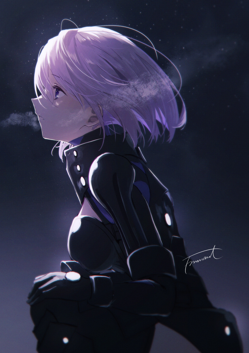 armor armored_leotard black_armor black_leotard breastplate breath commentary fate/grand_order fate_(series) female floating_hair fomnant from_side highres leotard light_purple_hair looking_away mash_kyrielight mash_kyrielight_(ortenaus) parted_lips profile purple_eyes short_hair signature sitting solo