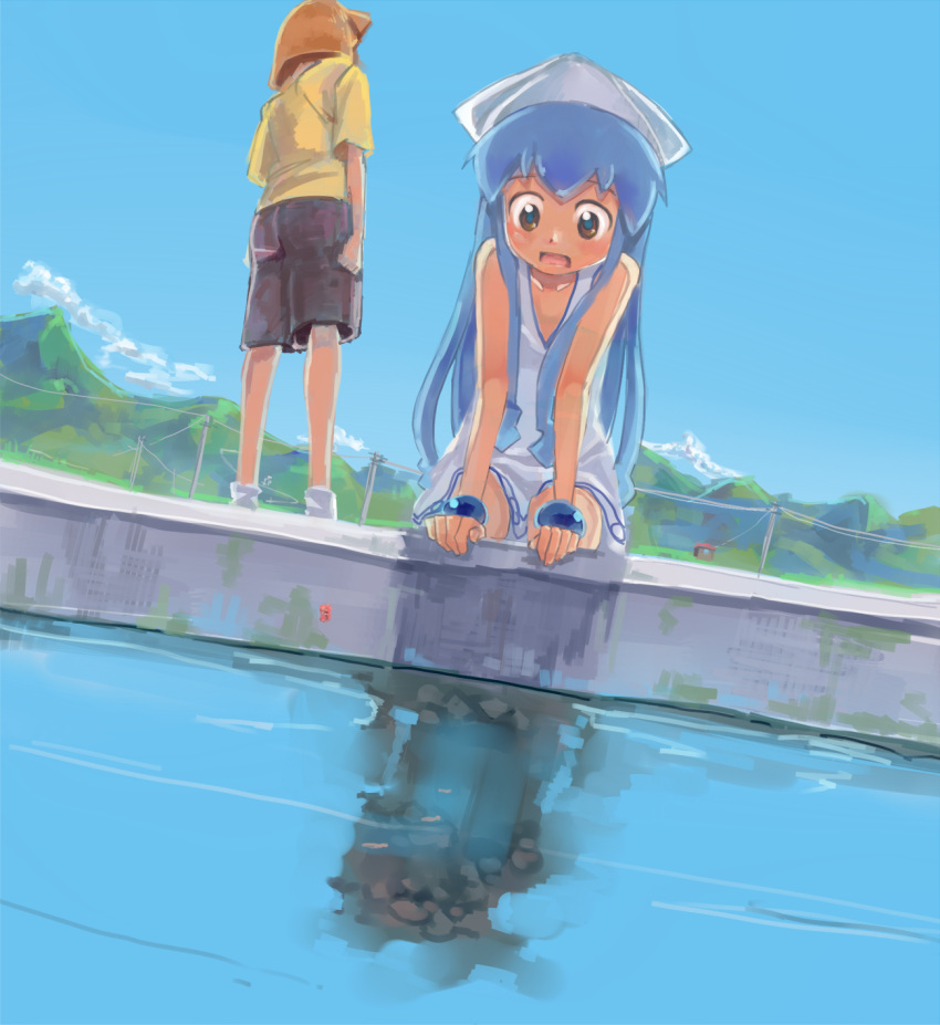 2girls aizawa_eiko bad_id bad_pixiv_id blue_eyes blue_hair brown_hair dress from_behind hat highres ikamusume kikiki_(hiya_mikan) leaning long_hair multiple_girls reflection scenery shinryaku!_ikamusume short_hair tentacle_hair water