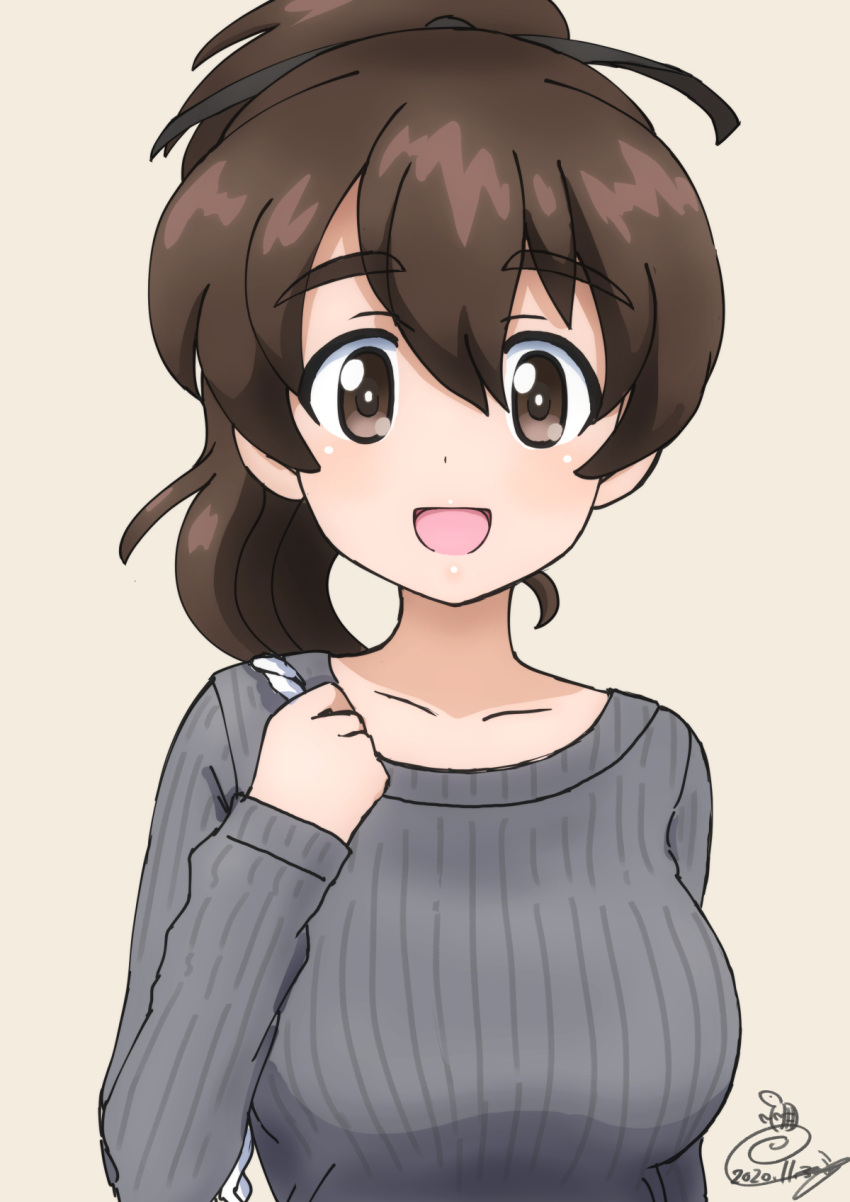 :d black_ribbon blush breasts brown_eyes brown_hair bukkuri collarbone female girls_und_panzer hair_between_eyes hair_ribbon highres holding_strap koyama_yuzu large_breasts looking_at_viewer medium_hair open_mouth ponytail ribbed_sweater ribbon short_ponytail signature smile solo sweater thick_eyebrows