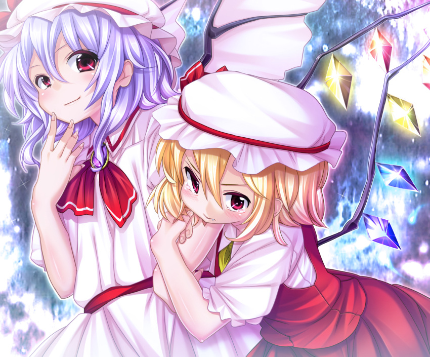 2girls aosuke_(ayakawa_akito) bat_wings blonde_hair colorized commentary_request flandre_scarlet hat highres multiple_girls photoshop_(medium) purple_hair red_eyes remilia_scarlet short_hair touhou wings yotsuba_(guriko-gen)