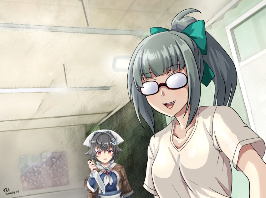 2girls artist_name bangs black_hair blue_serafuku bow brown_shawl collarbone commentary_request dated eyebrows_visible_through_hair glasses green_bow grey_hair hair_flaps hair_ornament hairbow high_ponytail holding holding_knife ii_desu_ka_ochitsuite_kiite_kudasai_(meme) indoors jingei_(kancolle) kantai_collection kitchen_knife knife long_hair meme metal_gear_(series) metal_gear_solid_v multiple_girls neckerchief open_mouth parody ponytail red_eyes scene_reference shirt short_sleeves signature smile t-shirt tk8d32 whale_hair_ornament white_neckerchief white_shirt yuubari_(kancolle)