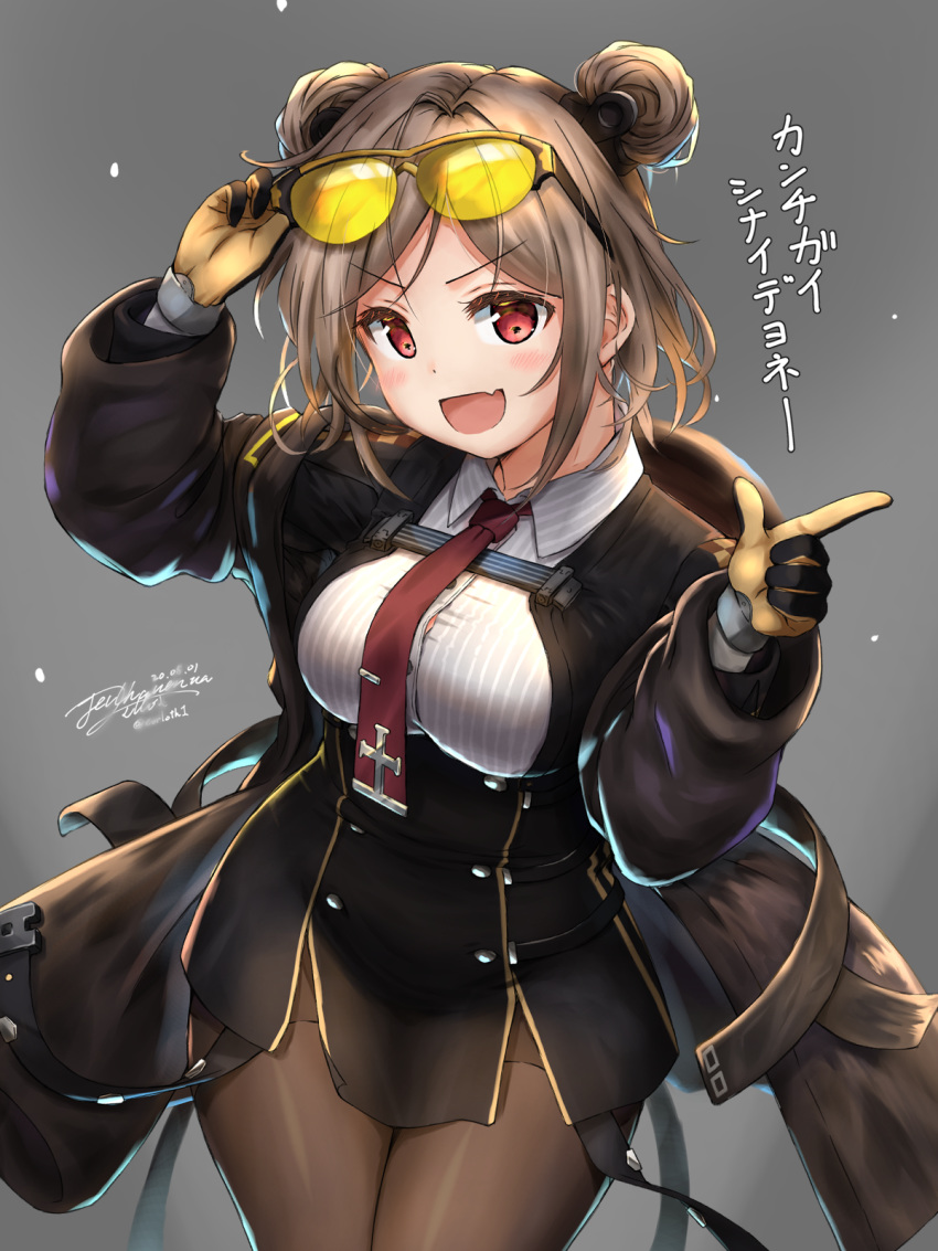 breasts brown_hair cosplay double_bun eyewear_on_head female girls'_frontline hair_bun highres medium_breasts medium_hair oerba_yun_fang p90_(girls'_frontline) red_eyes solo sunglasses translated wa2000_(girls'_frontline) wa2000_(girls'_frontline)_(cosplay) yukinoshiro