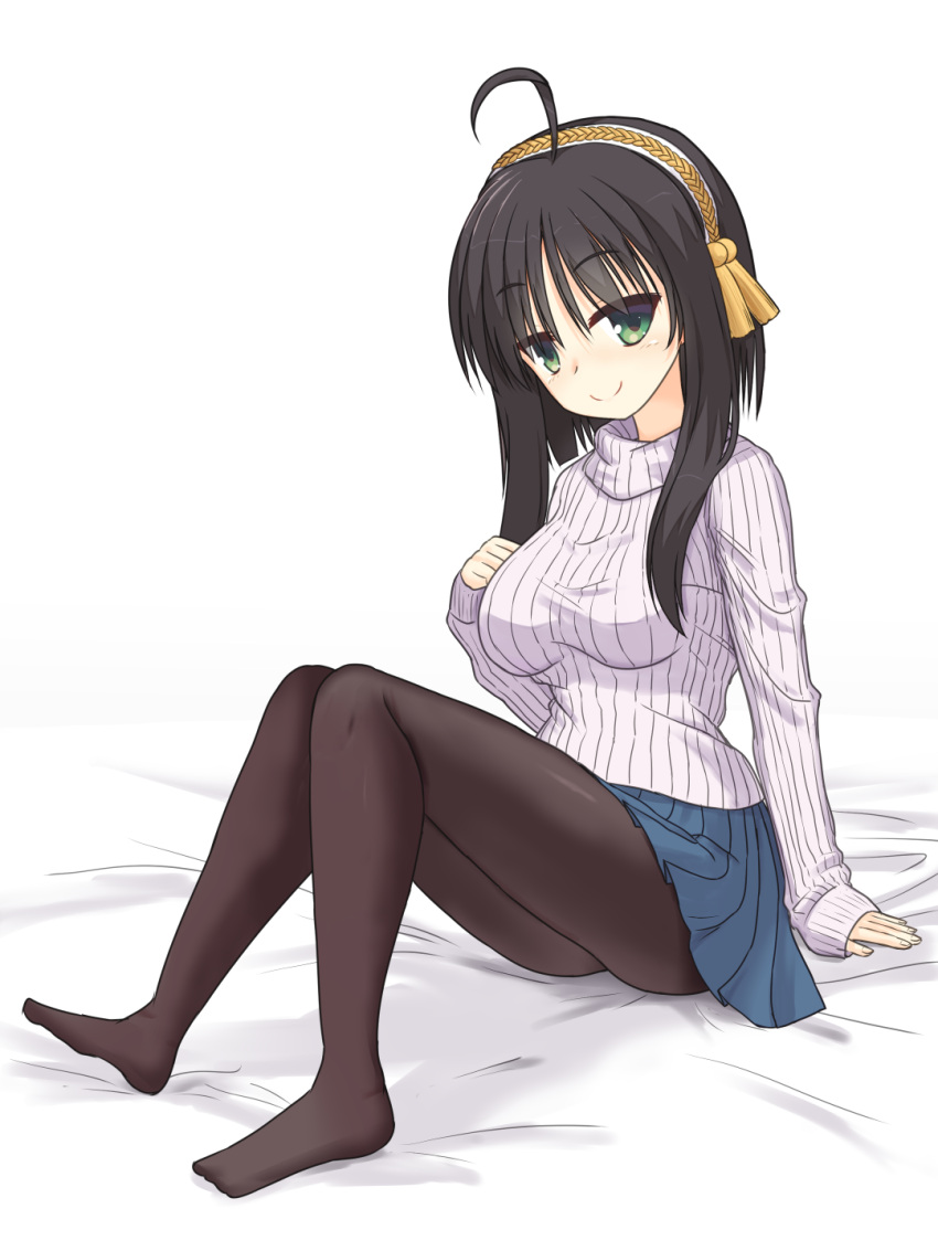 ahoge arm_at_side bed_sheet black_hair black_pantyhose blue_skirt breasts c: casual closed_mouth commentary_request curvy female full_body green_eyes hair_between_eyes hair_ornament hairband highres hitachi_mako knees_together_feet_apart knees_up large_breasts light_blush looking_at_viewer miniskirt no_shoes pantyhose pleated_skirt ribbed_sweater senren_banka shirayamakoma short_hair_with_long_locks simple_background sitting skirt sleeves_past_wrists smile solo split_mouth sweater tassel tassel_hair_ornament thighs white_background white_hairband white_sweater