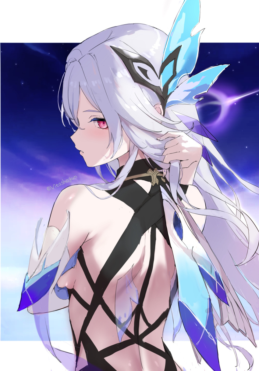 absurdres bare_back bare_shoulders breasts commentary_request female from_behind genshin_impact grey_hair hair_ornament highres long_hair looking_at_viewer looking_back medium_breasts purple_eyes skirk_(genshin_impact) solo upper_body very_long_hair vitashogun