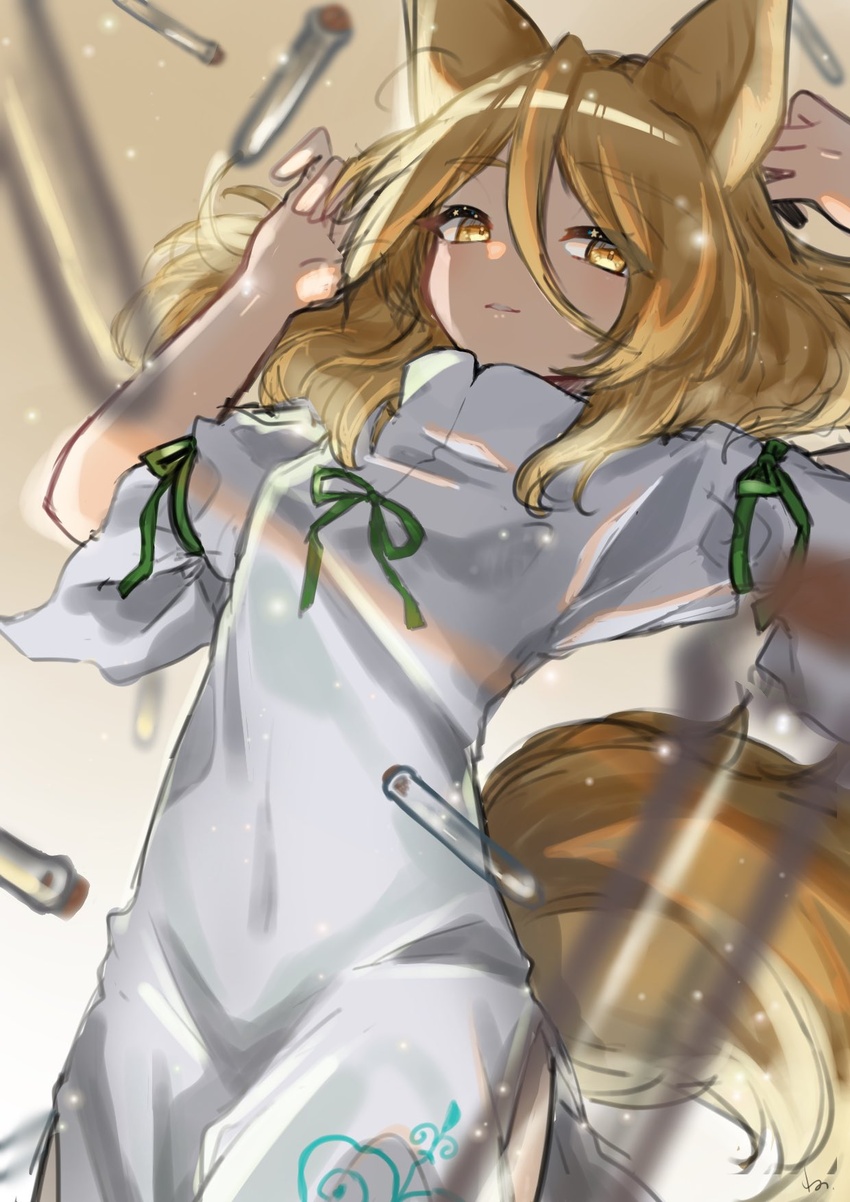 animal_ears arms_up breasts brown_background brown_hair closed_mouth commentary eyelashes eyes_visible_through_hair female fox_ears fox_girl fox_tail gradient_background green_ribbons grey_romper hair_between_eyes hands_up highres komori_(komo_ricecake) kudamaki_tsukasa looking_at_viewer ribbon romper short_hair short_sleeves small_breasts smile solo star_(symbol) symbol-only_commentary tail teeth test_tube touhou white_background white_romper yellow_eyes