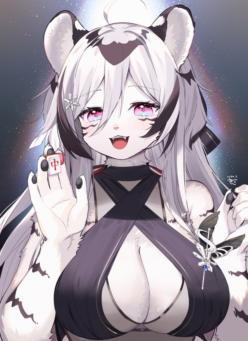 :d ahoge animal_ears black_hair body_fur breasts cleavage fangs female furry furry_female hair_between_eyes hannah_(mahjong_soul) highres holding holding_mahjong_tile kishibe large_breasts long_hair looking_at_viewer mahjong_soul mahjong_tile multicolored_hair open_mouth smile solo teeth two-tone_hair upper_body upper_teeth_only white_fur white_hair