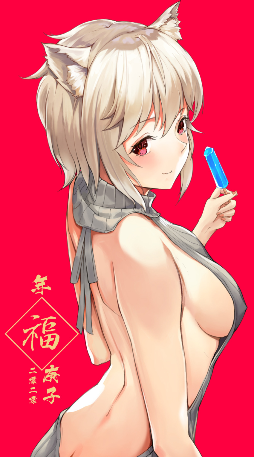 animal_ears backless_outfit bare_back bare_shoulders bismarck_(warship_girls_r) blonde_hair blush breasts cat_ears female food from_side grey_sweater hair_between_eyes hand_up highres holding holding_food looking_at_viewer medium_breasts meme_attire photoshop_(medium) popsicle red_background red_eyes short_hair sideboob sidelocks simple_background smile solo sweater translation_request upper_body virgin_killer_sweater warship_girls_r wuguno_ziran_juan