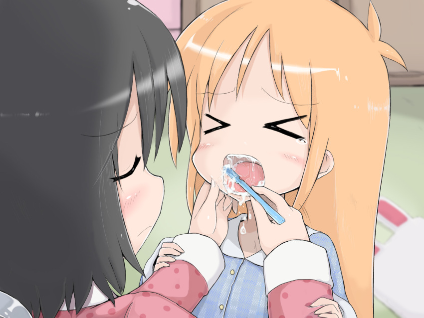 >_< :d black_hair brushing_teeth closed_eyes drooling hakase_(nichijou) highres lolicon matuken1027 nichijou open_mouth orange_hair pajamas professor_shinonome saliva shinonome_nano smile toothbrush xd