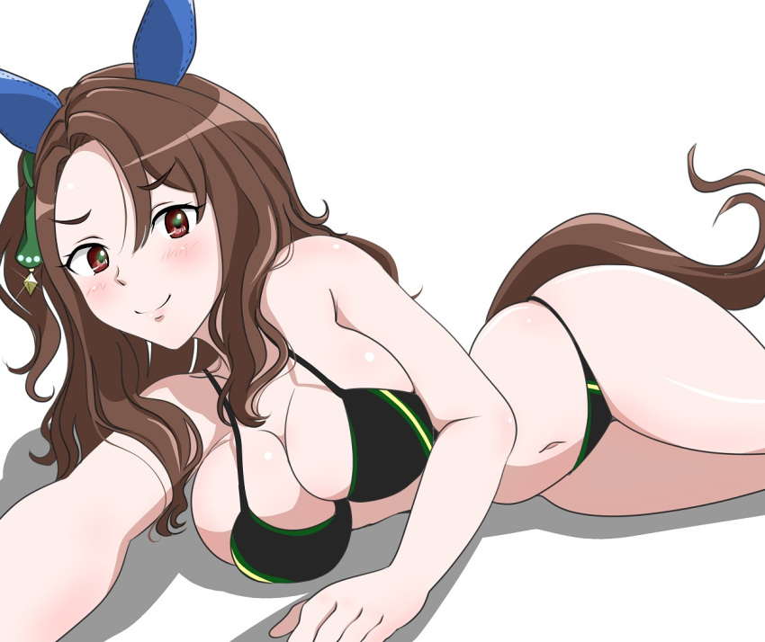 alternate_costume animal_ears bare_shoulders bikini black_bikini blush bow breasts brown_eyes brown_hair cleavage commentary_request ear_bow ear_covers female green_bow horse_ears horse_girl horse_tail king_halo_(umamusume) large_breasts looking_at_viewer lying medium_hair navel on_ground on_side osage_gankyou shadow simple_background smile solo stomach swimsuit tail thighs umamusume white_background