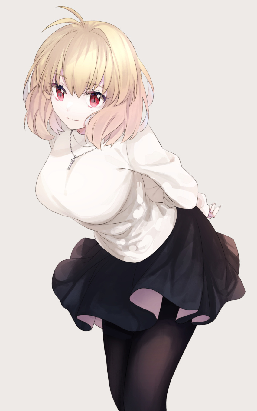 :3 absurdres antenna_hair arcueid_brunestud arms_behind_back black_pantyhose black_skirt blonde_hair breasts closed_mouth feet_out_of_frame female grey_background highres jewelry large_breasts leaning_forward looking_at_viewer miniskirt necklace pantyhose red_eyes short_hair simple_background skirt slit_pupils smile solo standing suzuakks sweater tsukihime tsukihime_(remake) turtleneck turtleneck_sweater white_sweater