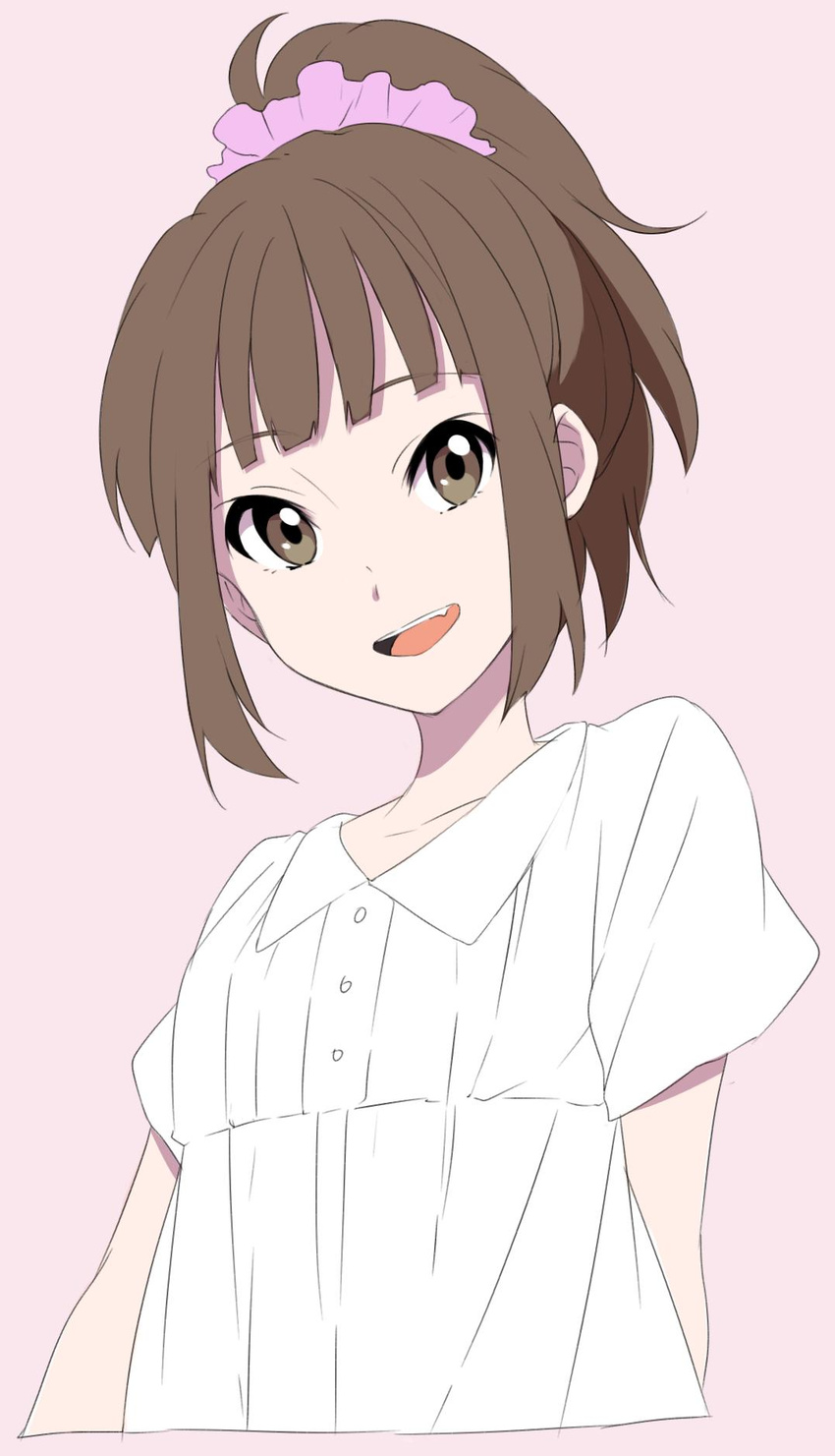 :d blunt_bangs brown_eyes brown_hair commentary cropped_torso female hair_ornament hair_scrunchie highres hisami_nanami looking_at_viewer oerba_yun_fang open_mouth pink_background ponytail purple_scrunchie scrunchie sekina shirt smile solo upper_body wake_up_girls! white_shirt