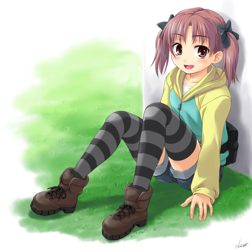 :d against_wall aged_down blush boots bow brown_eyes brown_hair denim denim_shorts female grass hairbow highres hood hoodie kagehara_hanzou lolicon long_hair open_mouth shirai_kuroko shorts signature sitting smile solo striped_clothes striped_thighhighs thighhighs toaru_majutsu_no_index twintails