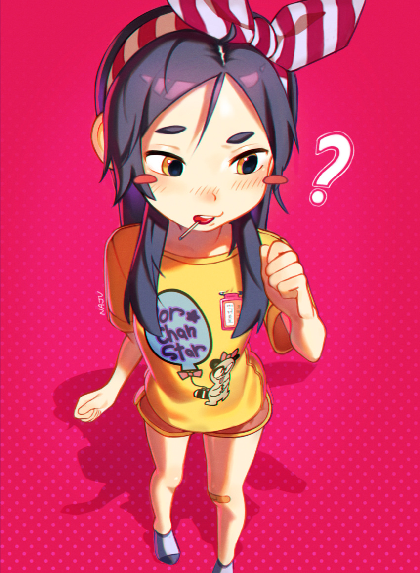 ? absurdres bandaid bandaid_on_knee bandaid_on_leg blue_hair blush blush_stickers bow_hairband candy female food hairband highres lollipop long_hair najucaju_naju original pink_background print_shirt raised_eyebrow shadow shirt short_shorts shorts signature simple_background socks solo standing yellow_eyes yellow_shirt