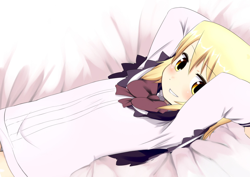 arms_up bed_sheet blonde_hair bow commentary_request female gigokku grin highres lying minis no_pants panties short_hair smile solo summon_night underwear white_panties yellow_eyes