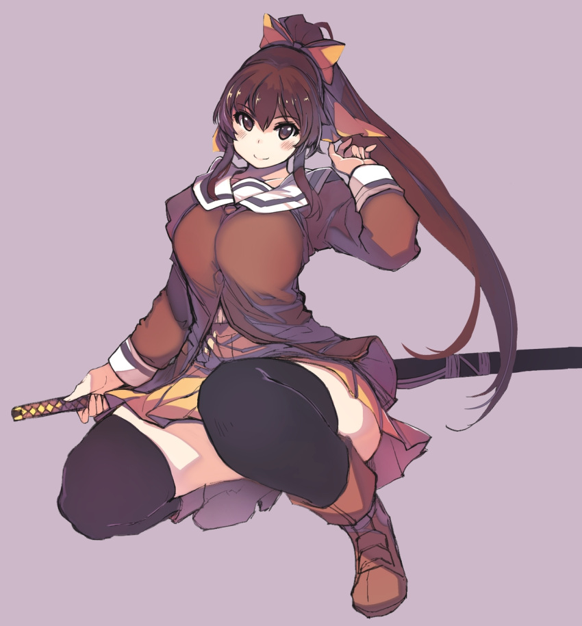 black_thighhighs blush boots bow brown_eyes brown_footwear brown_hair brown_shirt brown_skirt closed_mouth female full_body grey_background hairbow hand_up highres holding holding_sword holding_weapon katana long_sleeves looking_at_viewer mil_(xration) miniskirt mitsurugi_ryouko pleated_skirt ponytail real_bout_high_school sailor_collar school_uniform serafuku shirt simple_background skirt smile solo sword thighhighs weapon white_sailor_collar yellow_bow zettai_ryouiki