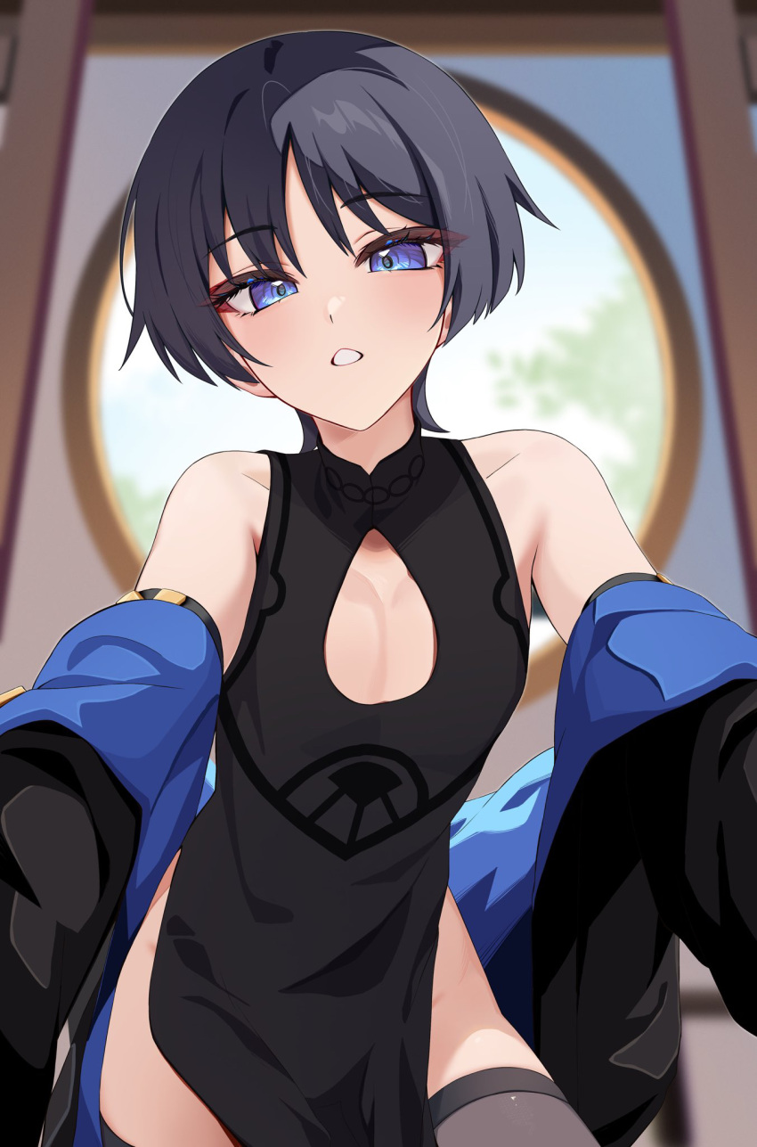 1boy black_dress black_hair black_jacket blue_eyes blush china_dress chinese_clothes chobonu clothing_cutout dress genshin_impact hair_between_eyes highres jacket long_sleeves looking_at_viewer male_focus otoko_no_ko scaramouche_(genshin_impact) short_hair solo teeth thighhighs wanderer_(genshin_impact)