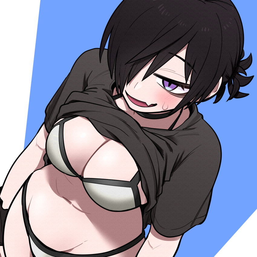 absurdres bags_under_eyes bikini bikini_under_clothes black_hair blue_background borrowed_character breasts choker cleavage clothes_lift cowboy_shot dutch_angle eyelashes female hair_between_eyes hair_over_one_eye highres kanke_(kank06020602) large_breasts naganuma-san navel oerba_yun_fang original purple_eyes shirt_lift short_hair skin_fang solo sweatdrop swimsuit white_background