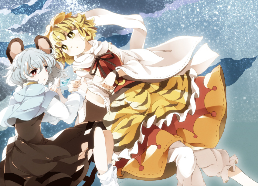 2girls animal_ears animal_print bad_id bad_pixiv_id black_hair blonde_hair capelet chachi_(azuzu) dress grey_hair holding_hands mouse_ears multicolored_hair multiple_girls nazrin photoshop_(medium) red_eyes shawl tiger_print toramaru_shou touhou two-tone_hair yellow_eyes yuri