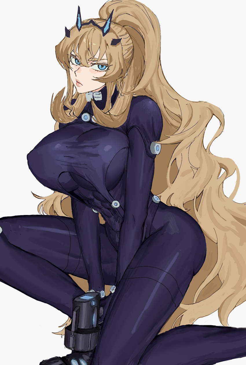 barghest_(fate) black_bodysuit blonde_hair blue_eyes bodysuit breasts fate/grand_order fate_(series) female gantz gantz_suit hair_ornament high_ponytail highres holding holding_weapon huge_breasts kneeling koani11111 latex latex_bodysuit long_hair looking_at_viewer muscular muscular_female skin_tight solo thighs weapon x-gun