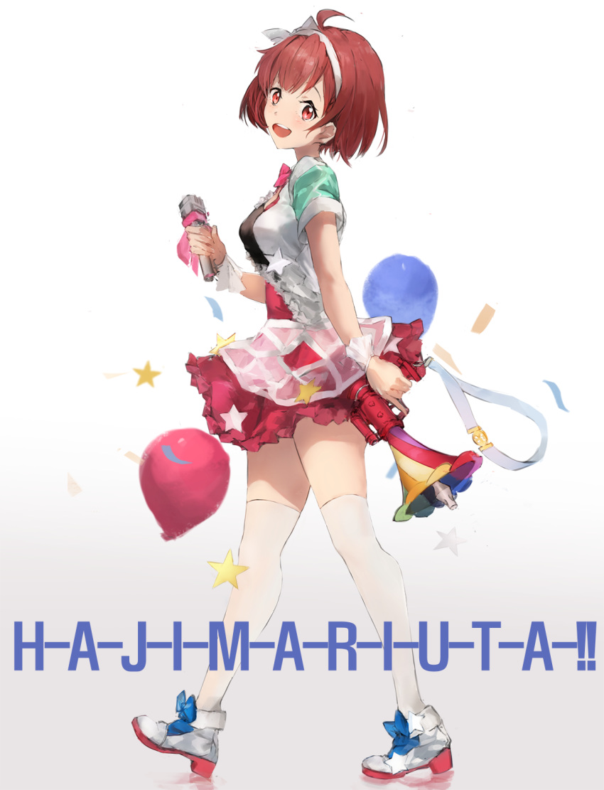 :d ahoge bad_id bad_pixiv_id balloon blue_bow bow breasts brown_hair commentary female frilled_skirt frills full_body gradient_background grey_background h-a-j-i-m-a-r-i-u-t-a-!! hairband highres holding holding_microphone kasukabe_haru korean_commentary looking_at_viewer megaphone microphone open_mouth red_eyes red_skirt shirt shoes short_hair short_sleeves skirt small_breasts smile solo star_(symbol) tokyo_7th_sisters unitsu walking white_background white_footwear white_hairband white_shirt