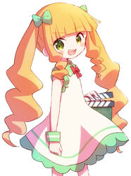  absurdres blonde_hair blush bow clapperboard clenched_hand dress eiga_daisuki_pompo-san female green_bow green_eyes hairbow highres joelle_pomponett nyaa_(nnekoron) sidelocks simple_background sleeveless sleeveless_dress solo standing twintails white_background white_dress wristband 