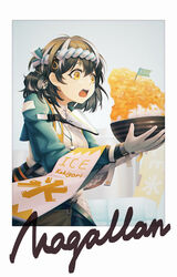  arknights black_hair bowl character_name chinese_commentary commentary_request female flag food gloves grey_background hachimaki headband highres holding holding_bowl long_sleeves magallan_(arknights) magallan_(shaved-ice_memories)_(arknights) multicolored_hair nejiri_hachimaki official_alternate_costume open_mouth shaved_ice shirt short_hair solo streaked_hair tassos upper_body white_gloves white_hair white_shirt yellow_eyes 