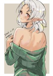  artist_name bare_shoulders closed_mouth dated elf female from_behind green_sweater kasakasako looking_back medium_hair mushoku_tensei pointy_ears red_eyes ribbed_sweater smile solo sweater sylphiette_(mushoku_tensei) white_hair 