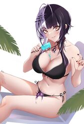  absurdres ausseh1 bikini black_bikini black_choker black_hair black_nails blush breasts choker cleavage collarbone female food grey_hair hair_ornament highres hololive hololive_english ice_cream large_breasts long_hair looking_at_viewer multicolored_hair nail_polish palm_leaf shiori_novella side-tie_bikini_bottom smile solo split-color_hair swimsuit teeth two-tone_hair virtual_youtuber yellow_eyes yorick_(shiori_novella) 