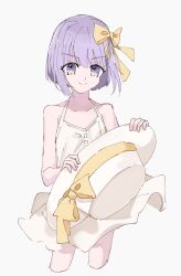  bare_shoulders breasts dress fate/grand_order fate_(series) female hair_ribbon hat highres kazuradrop_(fate) looking_at_viewer purple_eyes purple_hair ribbon short_hair small_breasts smile solo sun_hat thighs white_dress white_hat yamamon_0 yellow_ribbon 