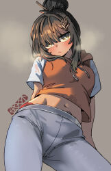  :&lt; blush breasts brown_hair commentary_request cowboy_shot cropped_hoodie drawstring ergot female from_below grey_background grey_pants hair_between_eyes hair_bun hair_ornament hair_over_one_eye hairclip hood hood_down hoodie long_hair looking_at_viewer medium_breasts midriff multicolored_clothes multicolored_hoodie navel orange_hoodie original pants short_sleeves sidelocks signature simple_background solo steam white_hoodie yellow_eyes 