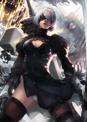  2b_(nier:automata) black_blindfold black_dress black_gloves black_thighhighs blindfold boots breasts cleavage_cutout clothing_cutout cowboy_shot dress engels_(nier) facing_viewer feather-trimmed_sleeves female floating floating_object floating_sword floating_weapon gloves hexaoyama highres holding holding_sword holding_weapon katana large_breasts leotard long_bangs machine_(nier) mecha mole mole_under_mouth nier:automata nier_(series) pod_(nier:automata) red_lips robot short_hair signature sword thigh_boots thighhighs thighhighs_under_boots thong_leotard weapon weapon_on_back white_hair 