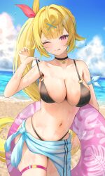  absurdres beach bikini black_bikini black_choker blonde_hair breasts choker female hair_ornament hairclip highres hoshikawa_sara large_breasts long_hair looking_at_viewer navel nijisanji one_eye_closed outdoors p-tomi pink_eyes sarong solo swimsuit thigh_strap virtual_youtuber wet 