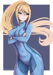  arms_under_breasts artist_name blonde_hair blue_bodysuit bodysuit breasts closed_mouth covered_navel cowboy_shot crossed_arms female grey_eyes hair_between_eyes highres long_hair looking_at_viewer metroid mourderousx ponytail samus_aran solo zero_suit 