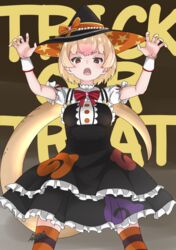  absurdres anteater_tail arms_up blonde_hair brown_eyes commentary fangs female frills halloween_costume hat highres japari_symbol_print kemono_friends looking_at_viewer open_mouth short_hair short_sleeves silky_anteater_(kemono_friends) solo star_(symbol) star_print striped_clothes striped_thighhighs tail tanabe_(fueisei) thighhighs trick_or_treat witch_hat 