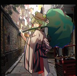  alternate_costume brown_hat commentary eyebrows_hidden_by_hair female frog_hat green_eyes green_hair green_umbrella hair_ornament hat highres holding holding_umbrella japanese_clothes kiliko-san looking_back moriya_suwako photo_background ribbon smile solo striped striped_ribbon touhou umbrella vertical_stripes wide_sleeves x_hair_ornament 