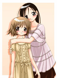  2girls arisawa_(hidamari_sketch) black_hair brown_hair commentary_request hidamari_sketch hug kahis_(sweetbriar) multiple_girls yuno_(hidamari_sketch) 