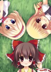  3girls alice_margatroid arm_up bad_id bad_pixiv_id blonde_hair blue_eyes blush bow braid brown_hair circle_formation grass hair_ribbon hair_tubes hairband hairbow hakurei_reimu kirisame_marisa lying multiple_girls on_back open_mouth purple_eyes ribbon short_hair smile touhou unjou_takehiro 