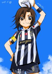  :3 antenna_hair armband ball brown_eyes brown_hair dated female flat_chest hand_on_own_hip idolmaster idolmaster_(classic) inoue_sora italy juventus_fc kikuchi_makoto object_on_head photoshop_(medium) serie_a short_hair soccer soccer_ball soccer_uniform solo sportswear sweatband 