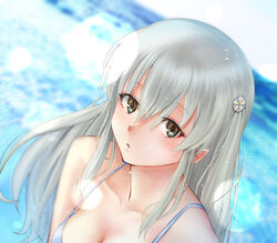  assault_lily bare_arms bare_shoulders bikini blurry blurry_background breasts cleavage collarbone commentary day dutch_angle egawa_kusumi female flower grey_bikini grey_eyes grey_hair hair_flower hair_ornament horizon lens_flare light_particles long_hair looking_ahead medium_breasts nenshuu5man ocean outdoors parted_lips sidelocks solo strap_gap swimsuit upper_body 