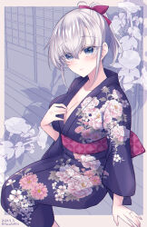  alternate_costume alternate_hairstyle black_kimono breasts cleavage commentary_request feet_out_of_frame female floral_print grey_eyes grey_hair highres japanese_clothes kabocha_torute kantai_collection kimono medium_breasts one-hour_drawing_challenge ponytail sitting solo suzutsuki_(kancolle) 