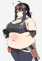  ahoge alternate_body_size arm_behind_back black_hair blush breasts cleavage cowboy_shot elbow_gloves eyewear_on_head fat female gloves grace_howard grey_background grey_pants hair_between_eyes highres large_breasts long_hair looking_at_viewer muffin_top navel orange_eyes pants parted_lips ponytail sidelocks simple_background solo thick_arms thick_thighs thighs usagirin317 zenless_zone_zero 